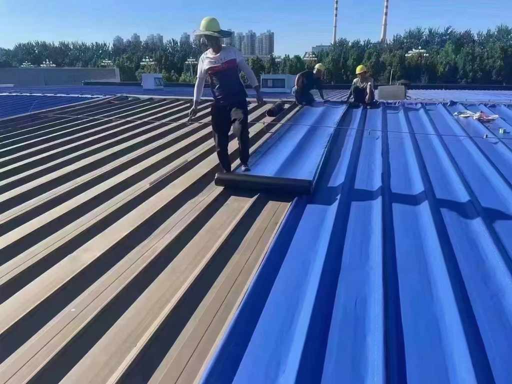 彩钢防水施工现场-彩钢房隔热防水