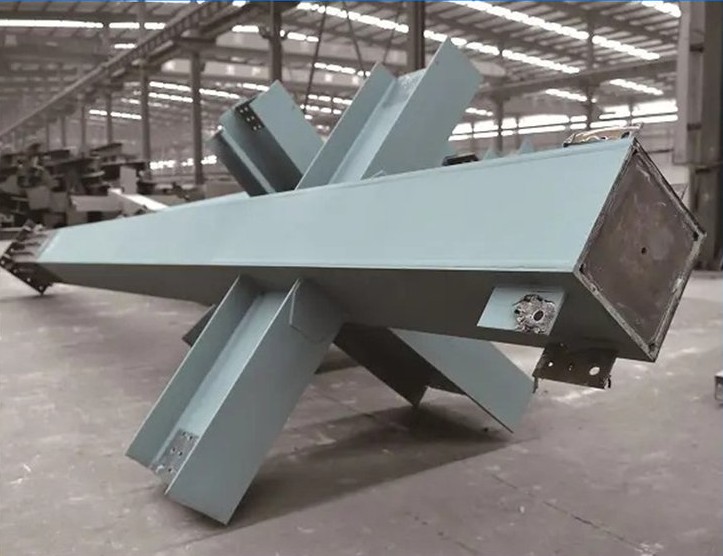 大型箱型钢柱工厂焊接实拍 - 厚钢板全熔透焊缝加工