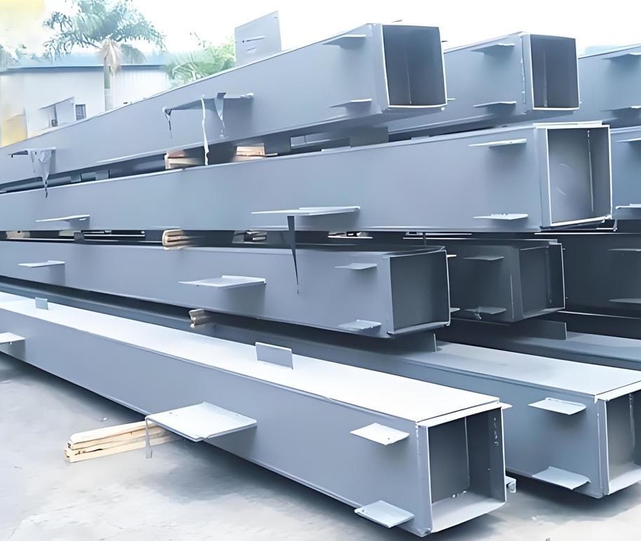 喷涂防火涂料的钢结构箱型柱 - 建筑耐火等级提升施工工艺现场实拍